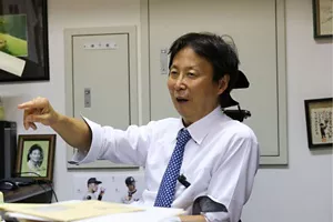 「副交感神経を優位にするおすすめの入浴方法」を紹介している小林弘幸さんの写真