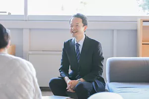 「お風呂が腰痛改善におすすめな理由」を解説している早坂信哉さんの写真