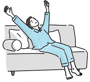 パジャマ姿でソファに座りながら背伸びをしている女性のイラストイメージ