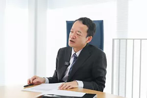 熱中症対策と夏バテ対策の入浴方法の違いを語っている早坂信哉さんの写真