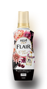 ハミングフレア　柔軟剤のアーバンフローラルのボトル