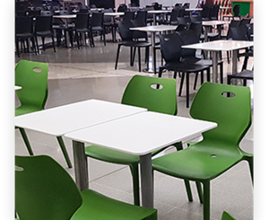 外出中のテーブル