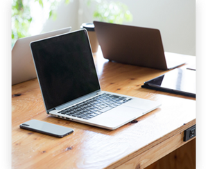 オフィスのデスク