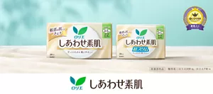 ロリエの生理用ナプキン、しあわせ素肌の商品ビジュアル。薄い緑色の空間、心地よい木漏れ日とともに商品が並んでいる。