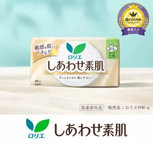 ロリエの生理用ナプキン、しあわせ素肌の商品ビジュアル。薄い緑色の空間、心地よい木漏れ日とともに商品が並んでいる。