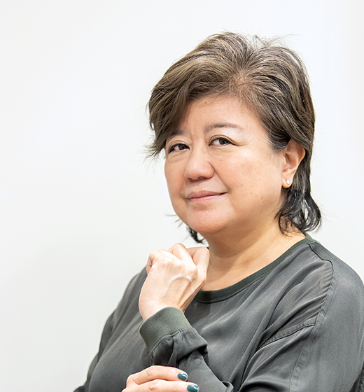 グレイヘアにするなら メイクや服選びも変えて スタイリスト 地曳いく子さん 達人コラム くらしの現場から 花王 くらしの研究