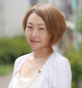 生活コラムニストももせいづみさんのお写真