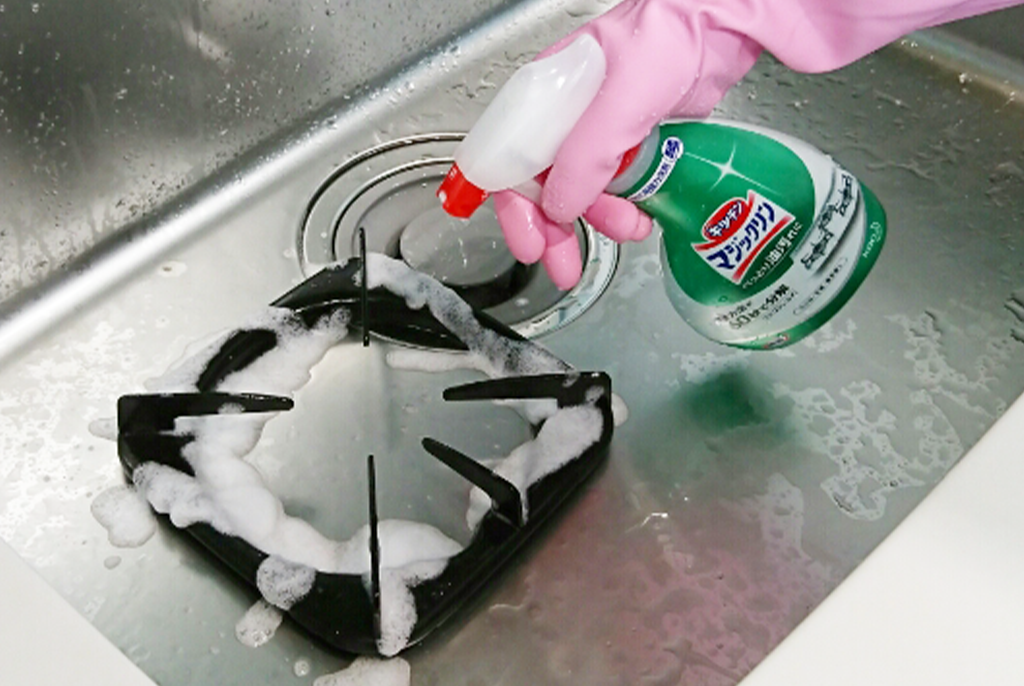 ガンコな油汚れやコゲつきを解消 ガスコンロやihのラクラク技あり掃除 応援 くらしのキレイ 花王 くらしの研究 ガンコな油汚れやコゲつきを解消 ガスコンロやihのラクラク技あり掃除 応援 くらしのキレイ 花王 くらしの研究