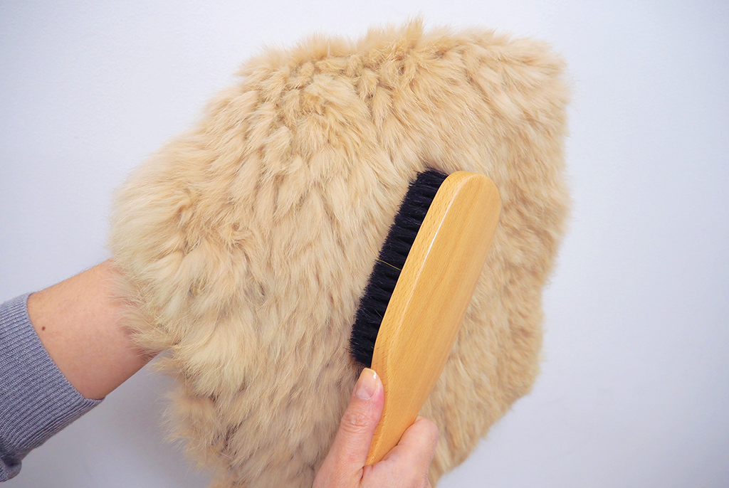 実は簡単に洗濯できる マフラー ニット帽 手袋 ファーの上手な洗い方 応援 くらしのキレイ 花王 くらしの研究 実は簡単に洗濯できる マフラー ニット帽 手袋 ファーの上手な洗い方 応援 くらしのキレイ 花王 くらしの研究
