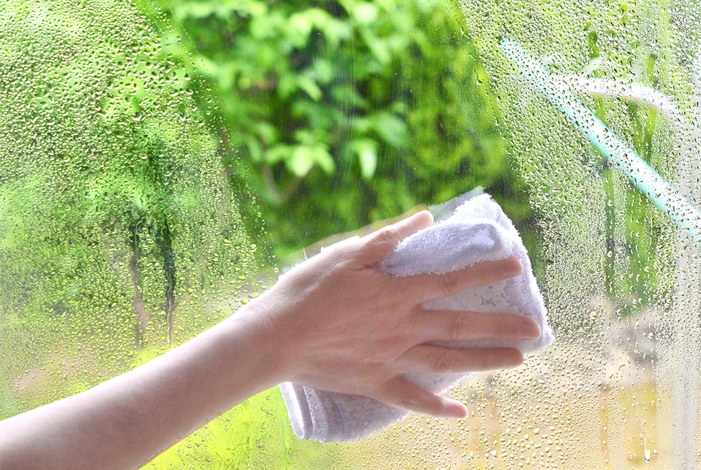 窓の結露を防ぐカギは 換気 と 湿度管理 必見 7つの対策 応援 くらしのキレイ 花王 くらしの研究 窓の結露を防ぐカギは 換気 と 湿度管理 必見 7つの対策 応援 くらしのキレイ 花王 くらしの研究