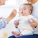 離乳食を食べる赤ちゃん