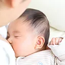 母乳を飲む赤ちゃん