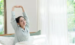 伸びをするママ