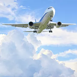 空を飛ぶ飛行機