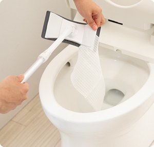 汚れたシートに触らず便器にポイ！