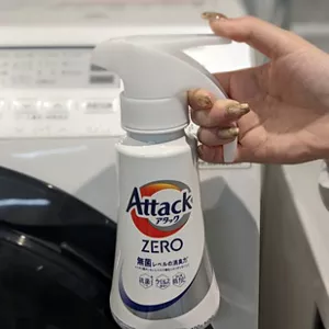 Container of Attack ZERO One-hand Push Type, which can be handled with one hand