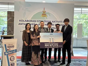 The photo of donation event to Selangor state.