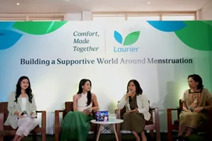 Maudy Ayunda, Laurier Brand Ambassador; Susilowati, Vice President Marketing of Kao Indonesia; dr. Elvine Gunawan, Sp.KJ , psychiatrist  with MC and doing talkshow