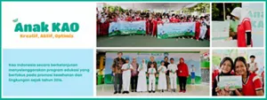 Gambar tersebut memperlihatkan perwakilan dari Kao Indonesia, Kementerian Kesehatan, dan Kementerian Pendidikan, serta para siswa berpose bersama dalam acara Kick Off Anak KAO. Anak-anak tampak antusias mengikuti acara tersebut.