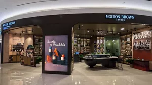 インドネシア旗艦店外観