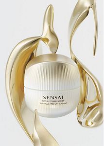 【新品・未開封】センサイ　SENSAI　ローション　クリーム　リップ　ANA 新品・未開封】センサイ SENSAI ローション クリーム リップ ANA