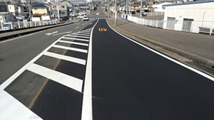 導入後の市道の写真