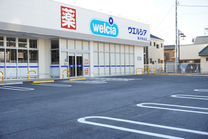 ウエルシアの駐車場の写真