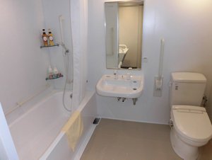 ユニバーサルルーム_バスルーム