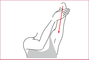 手肌全体、潤ってワントーン明るく 流し塗り