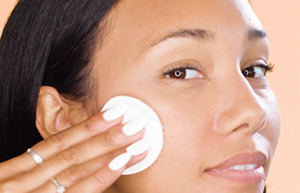 95765_019100255005_Biore_2023_eContent_ClearAndBreathableToner_8oz_Final_Lifestyle_2-1501