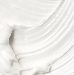 Close-up swatch of thick, rich moisturiser