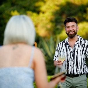 four diverse woman with different hair colors and lenghts, which stand side by side and close to each other looking into the camera while standing in front of a clean grey background