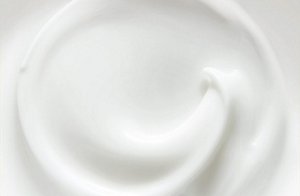 A swirl of white cream