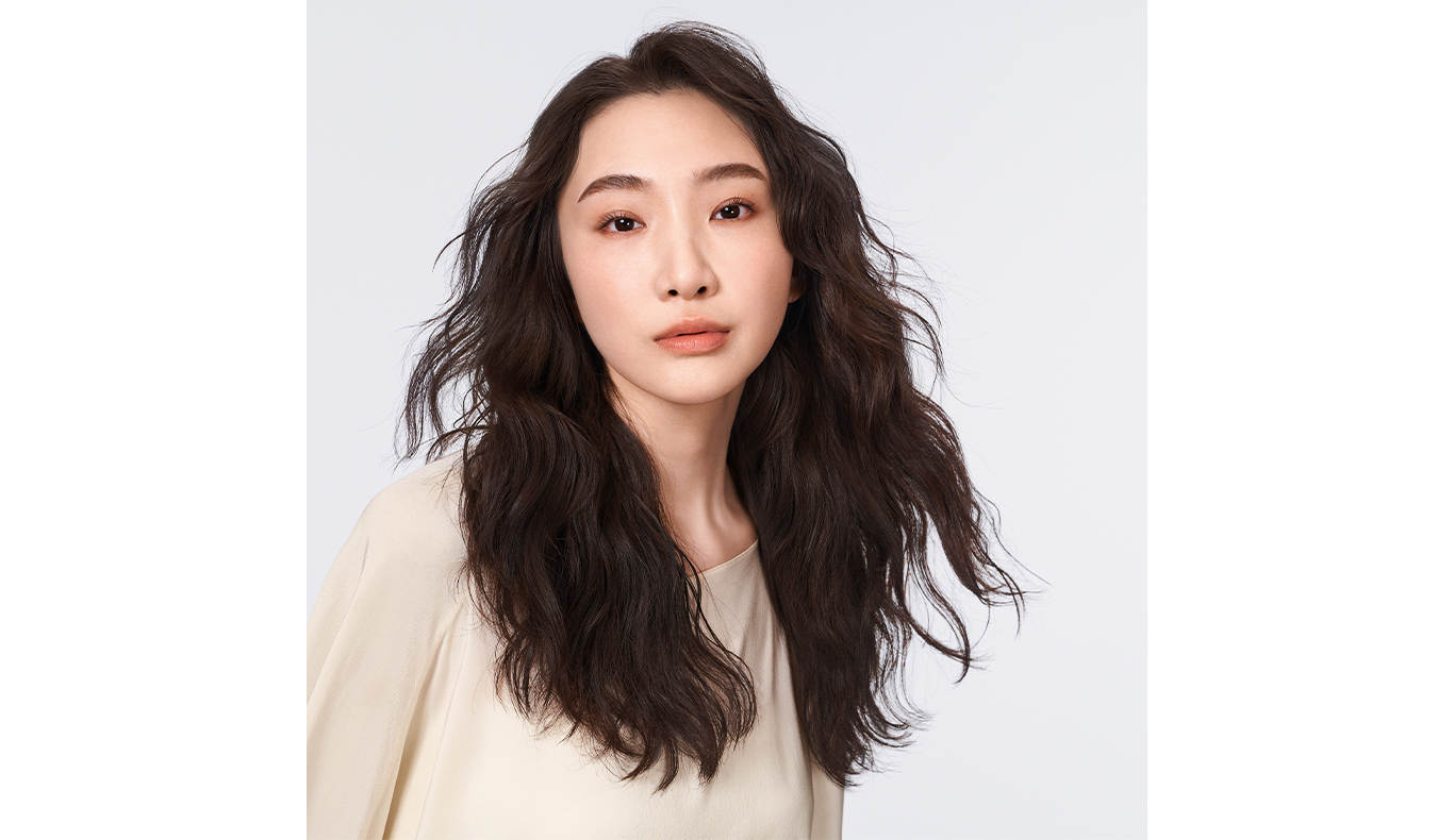 Goldwell model with long soft waves created using Texture Dimensions