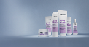 Ομαδική φωτογραφία της σειράς Dualsenses Blondes & Highlights της Goldwell με Luminescine, η οποία αναδεικνύει το χρώμα και εξουδετερώνει τις ανεπιθύμητες κίτρινες αποχρώσεις στα ξανθά και στα μαλλιά με ανταύγειες. Περιλαμβάνει Anti Yellow Shampoo,Anti Yellow Conditioner, Brilliance Serum Spray και 60 Sec Treatment
