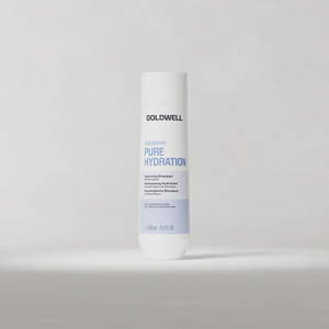 Goldwell Dualsenses Pure Hydration Shampoo in een fles van 250 ml, rechtop staand tegen een lichtgrijze studioachtergrond.