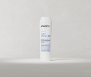 Goldwell Dualsenses Pure Hydration Conditioner in een fles van 200 ml, rechtop geplaatst tegen een zachte, lichtgrijze studioachtergrond.