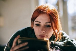 Young woman with cinnamon red hair