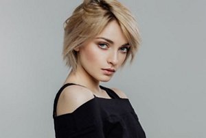 Woman with a classic bixie cut with a side parting