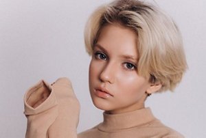 Young woman with a blonde bixie cut