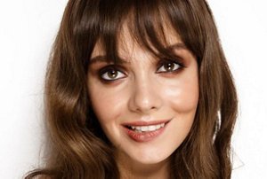 Glamorous woman with a textured curtain fringe