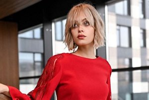 Blonde woman with a wispy curtain fringe