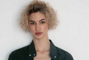 Woman with a wavy, textured French bob