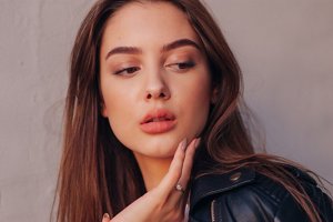 Woman with light chocolate brown hair colour