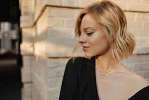 Blonde woman with a short graduated bob haircut with waves