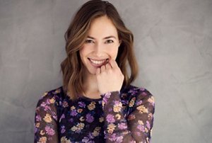 Woman with a shoulder-length cut styled in loose, flowing waves
