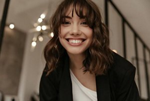 Smiling woman with a shaggy long haircut