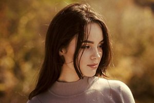 Young woman with brunette hair with a Birkin bang hairstyle