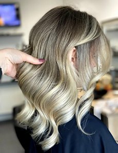 Woman with blonde hair with subtle babylights and dark brown lowlights