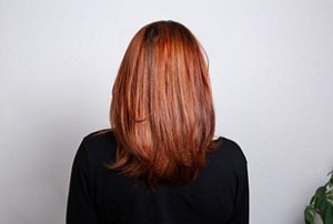 Redheaded women with layered haircut